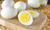 Luộc trứng chỉ cho nước lạnh là sai: Muốn trứng chín ngon, gấp đôi chất bổ cứ thả thêm thứ này