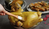 Quét một loại dung dịch hỗn hợp lên da gà, gà luộc vàng giòn, không bị nứt