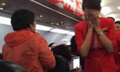 Video: Tiếp viên hàng không bị khách hất nước cam vào mặt