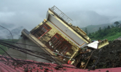 Kinh hoàng: Mưa bão, một quả đồi thổi bay ngôi nhà 4 tầng ở Sa Pa
