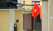Phố phường Hà Nội rực rỡ cờ đỏ sao vàng mừng ngày thống nhất