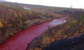 Dòng sông đỏ như máu xuất hiện ở Nga khiến người dân sợ hãi