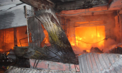 Cháy lớn tại chợ Hương Khê: Hàng trăm ki ốt chìm trong lửa