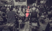 Bức ảnh hot nhất mạng xã hội: Người phụ nữ ngang nhiên đi xe máy ngược chiều gây bão