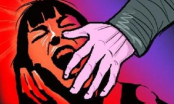 Kinh hoàng: Đang ngủ với chồng, bị 4 người gọi cửa cưỡng hiếp