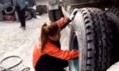 Cô gái trẻ tự thay lốp xe tải bằng tay khiến cánh mày râu bái phục
