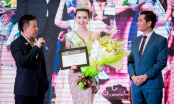 Hoa hậu thị phi Ngọc Duyên mặc váy cũ lên nhận giấy chứng nhận Nữ hoàng sắc đẹp