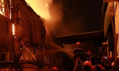 Video: Cháy lớn tại KCN La Phù, Hà Nội, chưa thống kê được thiệt hại về người và của