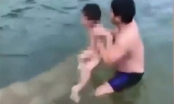 SỐC: Video bố ném con nhỏ xuống hồ nước tập bơi nhận gạch đá dư luận
