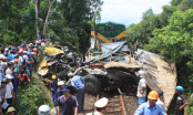 Thảm khốc: Tàu hỏa húc văng xe tải đi xa 300 m, 2 người tử vong thương tâm