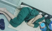 Bức ảnh gây xúc động mạnh: Bác sĩ ngủ gục trên sàn nhà sau 28 tiếng phẫu thuật liên tục