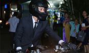 Sau thời gian ở ẩn vì gây tai nạn, Johnny Trí Nguyễn cưỡi mô tô gần nửa tỉ đi xem phim