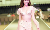 Lộ ảnh Ngọc Trinh diện bikini nóng bỏng tập catwalk cho 'Đêm hội chân dài'