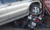 Ô tô điên đè nghiến gần chục xe máy khi vào nhà hàng ở Hà Tĩnh