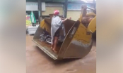 Video: Người vận chuyển phiên bản lũ ở Nghệ An