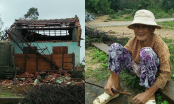 Bức ảnh khiến nhiều người xót xa: Sau bão số 12, bà cụ neo đơn ngồi thất thần nhìn căn nhà bị sập
