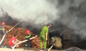 Cháy công ty gỗ trong khu dân cư tại Bình Dương