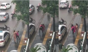 Vợ một mình đi đánh ghen giữa cơn mưa, chồng giằng tay giữ vợ cho bồ thoát thân lên taxi