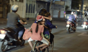 Hình ảnh mẹ nghèo chở 3 con trên chiếc xe đạp cũ làm lay động lòng người: Bên mẹ là giáng sinh đẹp nhất
