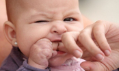 Mẹo dân gian giúp bé giảm đau sốt khi mọc răng, mẹ nên lưu ngay