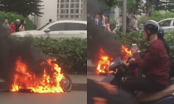Xe máy bất ngờ bốc cháy dữ dội giữa phố, tài xế hốt hoảng vứt xe bỏ chạy thoát thân