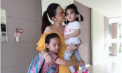 Phạm Quỳnh Anh cưng nựng hai con gái ngày trở về sau chuyến bay show vất vả