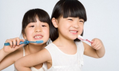 5 quan niệm sai lầm của cha mẹ trong chăm sóc răng sữa của trẻ khiến con bị HÔ, viêm tủy cả đời