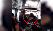 Phát hiện chồng và nhân tình trên xe buýt, vợ lao vào đánh ghen nảy lửa khiến hành khách hoảng loạn