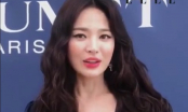 Song Hye Kyo tiếp tục xuất hiện với hình ảnh trang điểm cá tính và mặc sexy hậu ly hôn