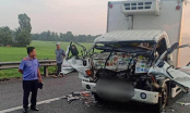 Xe tải vỡ nát sau khi va chạm trên cao tốc, 2 cha con tử vong