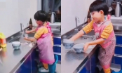 Rửa bát cho mẹ nhưng cậu bé lại nhún nhảy vô cùng hạnh phúc khiến dân mạng tan chảy