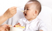 Những cách cho con ăn dặm mẹ tưởng bổ nhưng chuyên gia dinh dưỡng lắc đầu