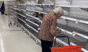 Cụ bà bật khóc giữa siêu thị khi nhìn thấy những kệ hàng trống trơn vì dịch Covid-19