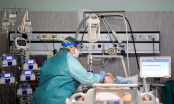 Mỹ: Số ca nhiễm quá tải, 2 bệnh nhân chung một máy thở