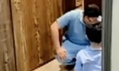 Nam y tá bật khóc không thể ôm con trai sau khi trở về nhà vì sợ đứa trẻ bị nhiễm Covid-19