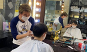 Trở lại làm thợ cắt tóc trong mùa dịch, Đàm Vĩnh Hưng chỉ ưu tiên phục vụ một vị khách đặc biệt
