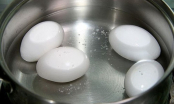 Luộc trứng chỉ cần thêm 1 bước nhỏ này nữa là bóc vỏ dễ ợt, không bị nứt, dính