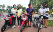 Hiệp sĩ Minh cô đơn dùng tiền được ủng hộ mua xe máy cho các sinh viên nghèo
