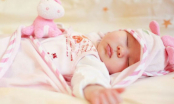 4 lý do khiến bé hay đạp tung chăn khi ngủ, điều số 3 mẹ cần đặc biệt chú ý