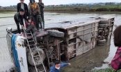 Xe ô tô chở 40 công nhân lao xuống ruộng, nhiều người bị thương nặng