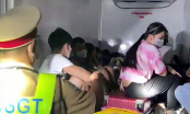 15 người cả người lớn và trẻ em trong thùng xe đông lạnh: Nhiều người vã mồ hôi, ôm ngực khó thở