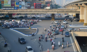 Đường phố Hà Nội nhộn nhịp trở lại trong ngày đầu nới lỏng giãn cách xã hội