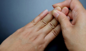 Nắm chặt ngón tay 5 giây, biết ngay lục phủ ngũ tạng có bệnh hay không: Đau ngón giữa có thể là bệnh tim