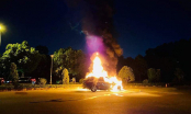 Xe sang BMW X5 bốc cháy giữa đường, 3 người may mắn sống sót