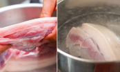 Nhiều người đem chần thịt lợn qua nước nóng để loại bỏ chất bẩn: Chuyên gia nói sai lầm tai hại