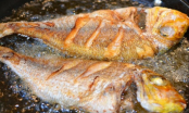 Rán cá, rán đậu đừng vội cho luôn vào chảo, làm thêm một thao tác để đồ ăn không bị sát, không bắn dầu