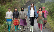 Thùy Tiên khiến fan xúc động với hình ảnh đội mưa, lội bùn từ thiện tại vùng cao