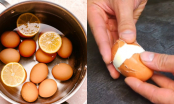 Luộc trứng bỏ thêm vài lát chanh tươi, bạn sẽ thấy kết quả bất ngờ khi lột vỏ thành phẩm