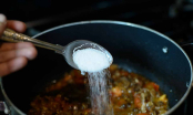 Nấu ăn lỡ cho nhiều muối đừng vội thêm nước, bỏ thứ này vào nồi giúp món ăn hết mặn lại tròn vị