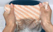 Khăn mặt khăn tắm có mùi hôi, chảy nhớt đừng giặt với xà phòng: Giặt với thứ này 3 phút sạch thơm như mới